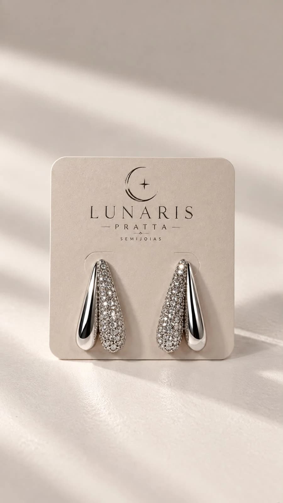 Brinco Coração com microzirconias banhado a prata — Padrão